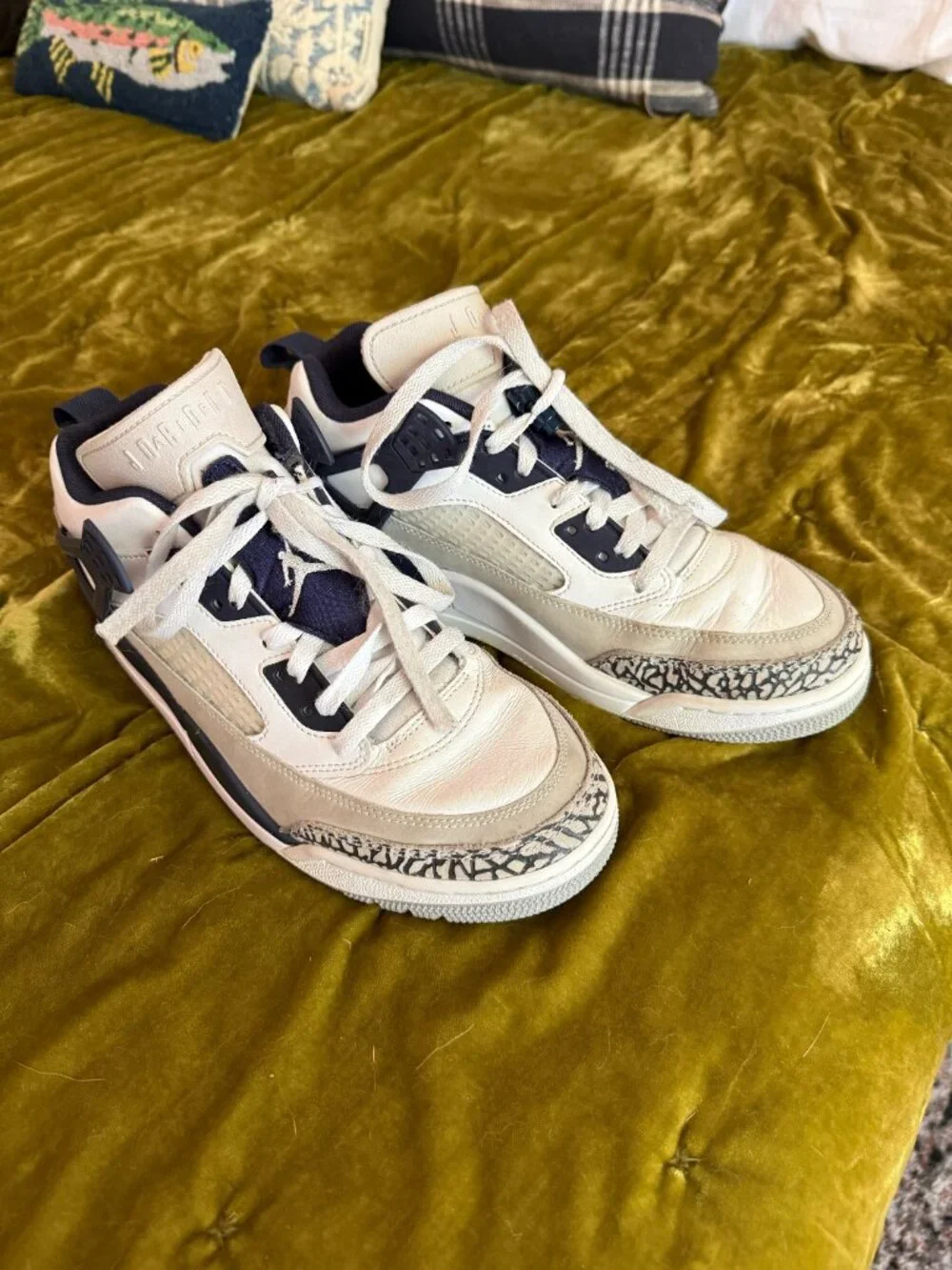 Nike Jordan Spizike Low in White Midnight Cement Grey Colorway
